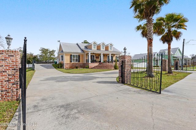 707 Esplanade Avenue, Bay Saint Louis, MS 39520