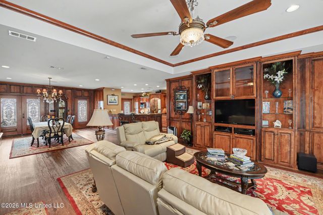 707 Esplanade Avenue, Bay Saint Louis, MS 39520