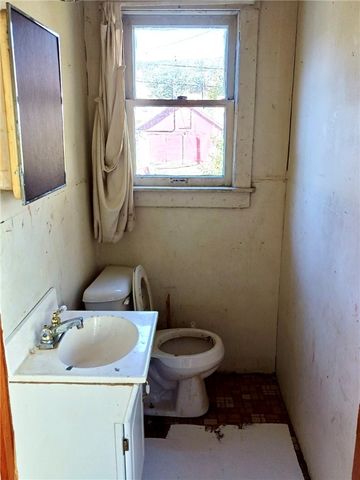 633 5th Ave, Ford City Boro, PA 16226