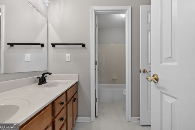 962 Simonton View Lane, Lawrenceville, GA 30045