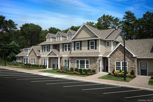 26 Sunlight Walk 26, Holbrook, NY 11741