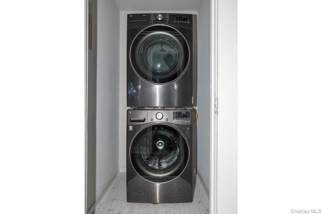 26 Sunlight Walk 26, Holbrook, NY 11741