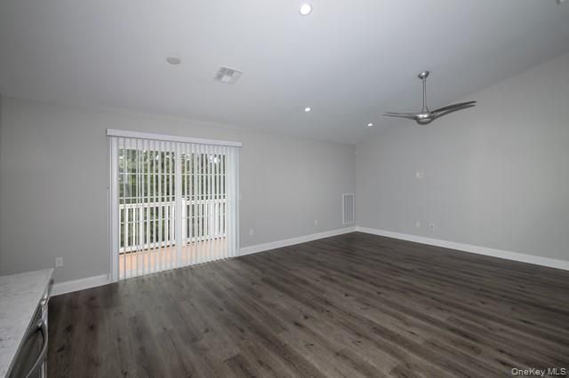 26 Sunlight Walk 26, Holbrook, NY 11741