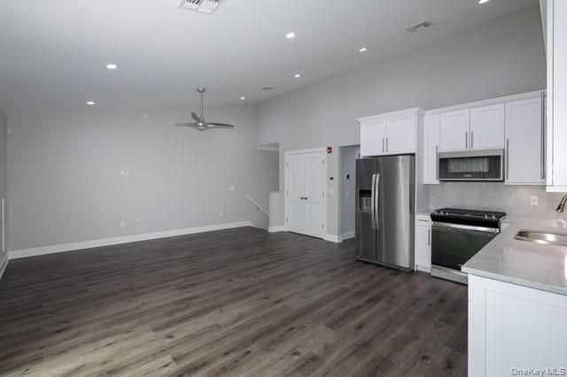 26 Sunlight Walk 26, Holbrook, NY 11741