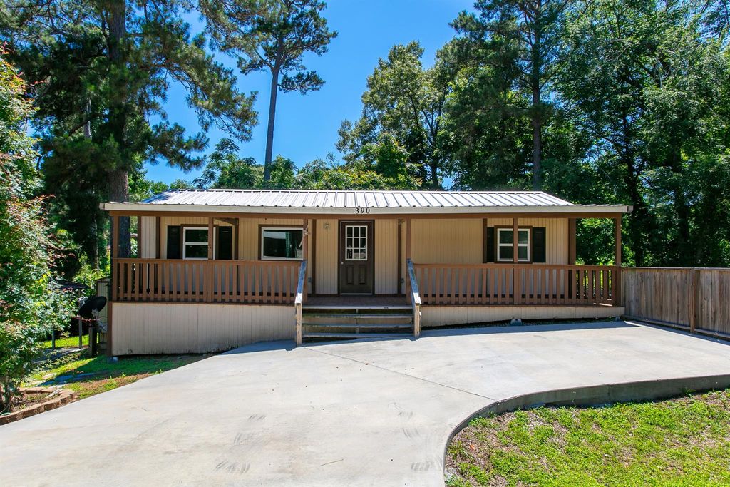 390 Casablanca Drive Drive, Shepherd, TX 77364