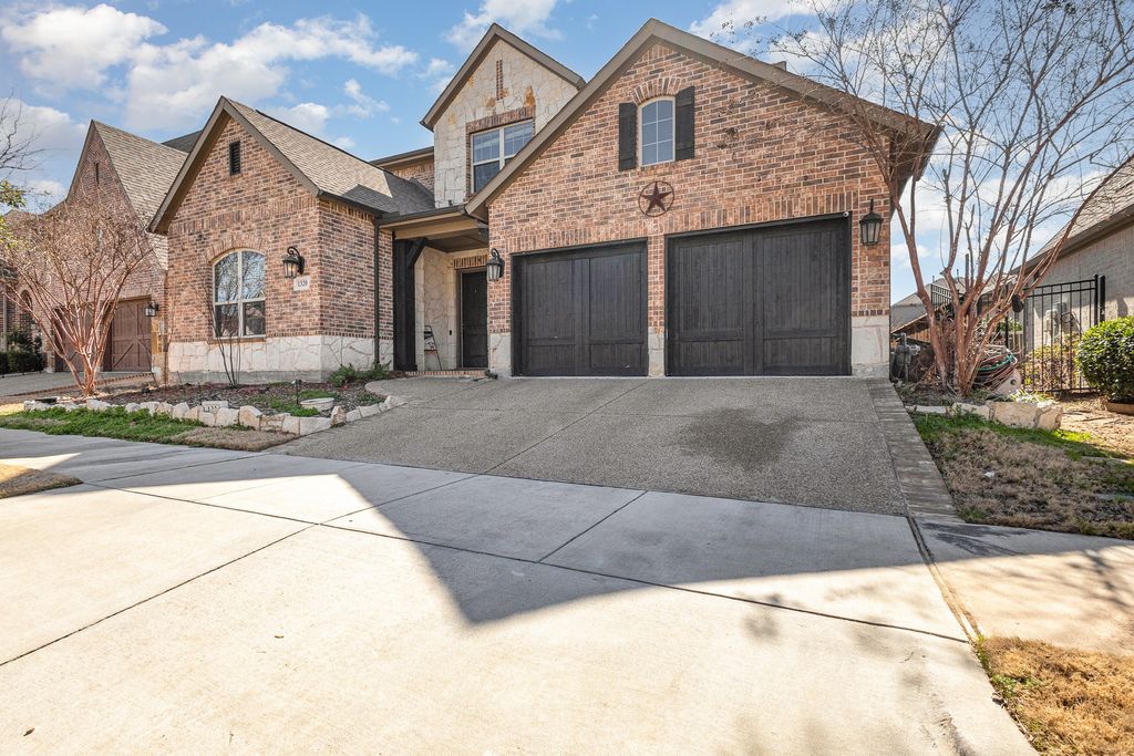 1320 Blue Lake Boulevard, Arlington, TX 76005