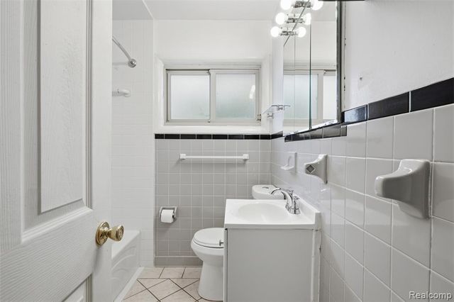 916 Buckingham Avenue, Flint, MI 48507