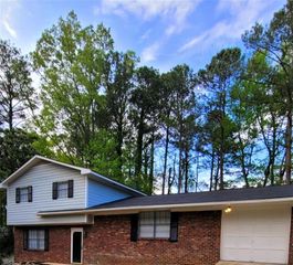 2915 La Jean Drive, Atlanta, GA 30349