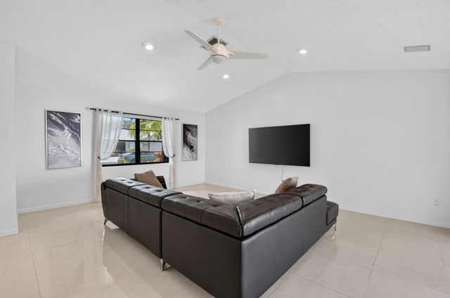 9177 SW 22nd Street B, Boca Raton, FL 33428