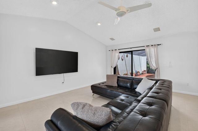 9177 SW 22nd Street B, Boca Raton, FL 33428