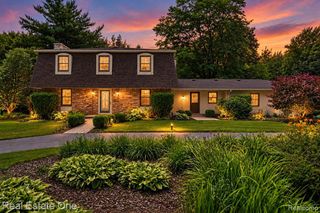 6039 Fish Lake Road, Holly, MI 48442