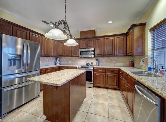 7022 Dunsford Dr, Corpus Christi, TX 78413