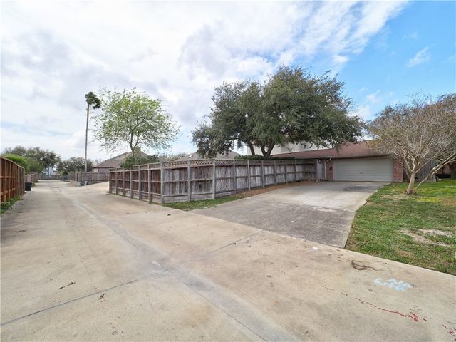7022 Dunsford Dr, Corpus Christi, TX 78413