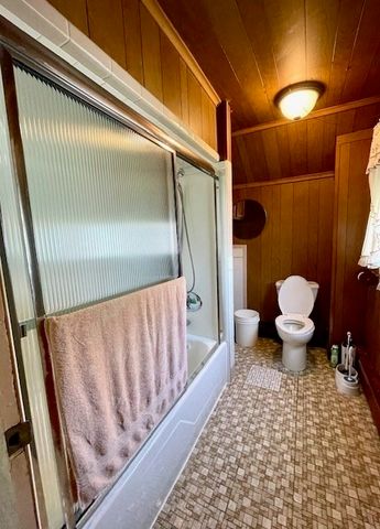 32 Woodstock St, Fall River, MA 02724