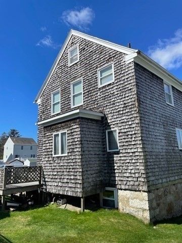 32 Woodstock St, Fall River, MA 02724