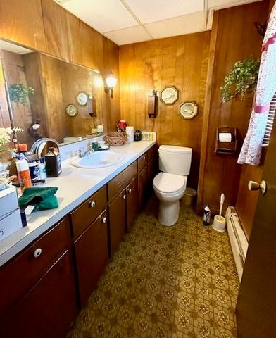 32 Woodstock St, Fall River, MA 02724