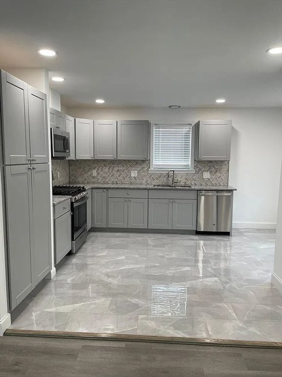 179 Ruskindale Rd 1, Boston, MA 02136