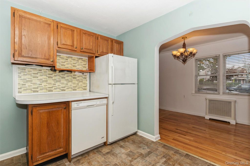 1493 New Hyde Park Drive, New Hyde Park, NY 11040 — photo 4