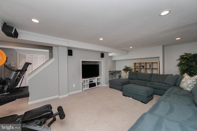 4605 GRENWICH LN, Mount Laurel, NJ 08054