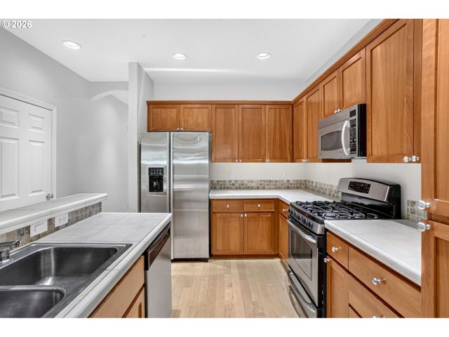 1026 Se ROUNDELAY St, Hillsboro, OR 97123