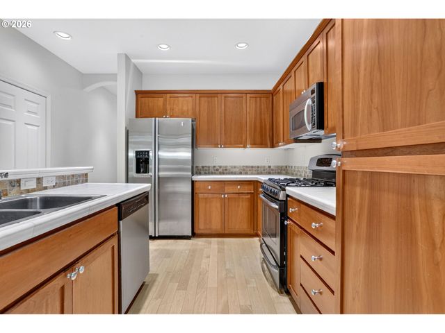 1026 Se ROUNDELAY St, Hillsboro, OR 97123