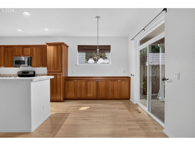 1026 Se ROUNDELAY St, Hillsboro, OR 97123