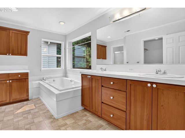 1026 Se ROUNDELAY St, Hillsboro, OR 97123