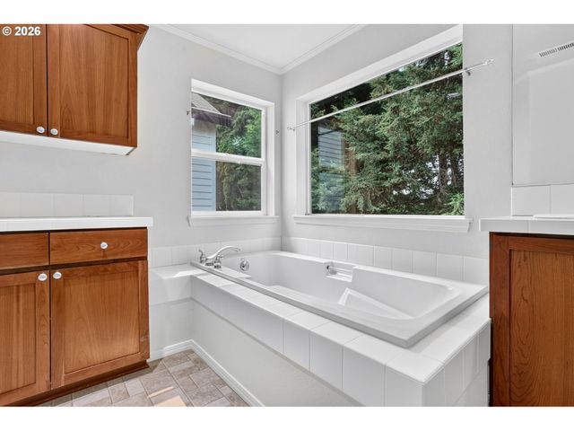 1026 Se ROUNDELAY St, Hillsboro, OR 97123