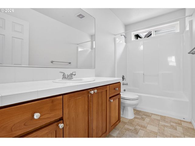 1026 Se ROUNDELAY St, Hillsboro, OR 97123