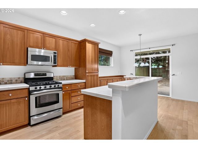 1026 Se ROUNDELAY St, Hillsboro, OR 97123