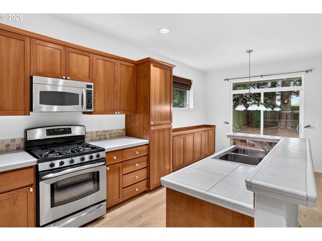 1026 Se ROUNDELAY St, Hillsboro, OR 97123