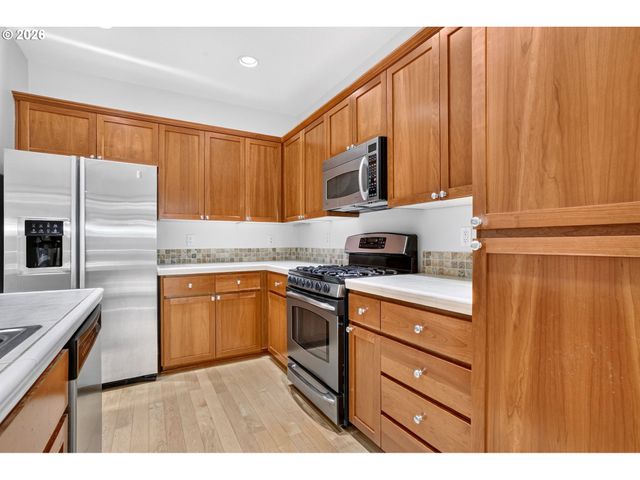 1026 Se ROUNDELAY St, Hillsboro, OR 97123