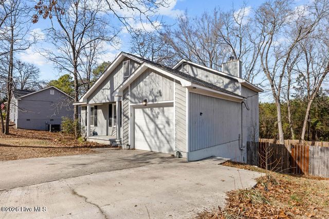 900 Dandridge Drive, Fayetteville, NC 28303