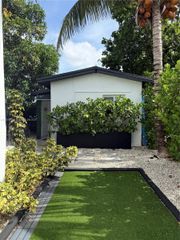 2230 NW 6th St C, Miami, FL 33125