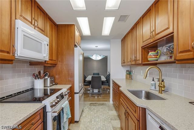 3410 Gulf Shore BLVD N 203, Naples, FL 34103