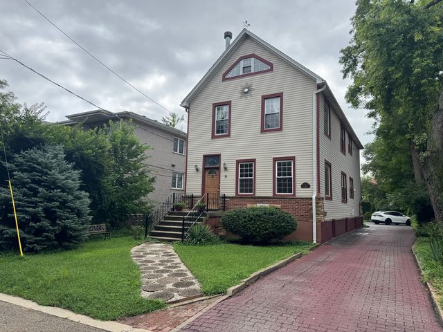 11 Lafayette Road 1, Riverside, IL 60546