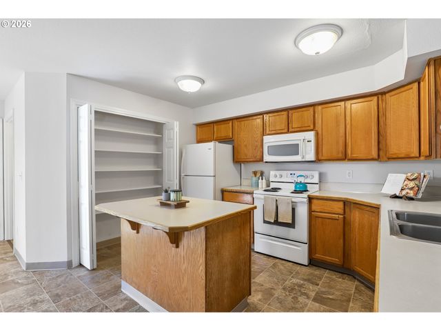 5906 Ne 35TH Cir, Vancouver, WA 98661