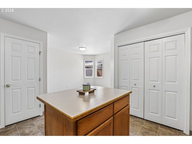 5906 Ne 35TH Cir, Vancouver, WA 98661