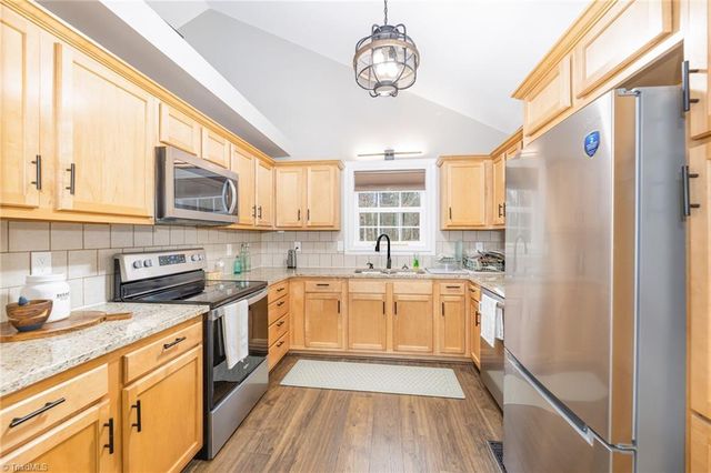 157 Midvalley Court, Lexington, NC 27295