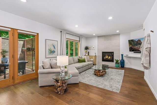 1570 Creek Run Trail, Excelsior, MN 55331