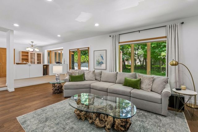 1570 Creek Run Trail, Excelsior, MN 55331