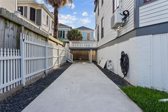 313 14th Street, Galveston, TX 77550