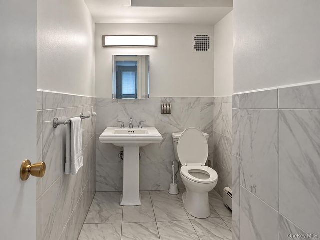 12 McKibbin Court, Brooklyn, NY 11206