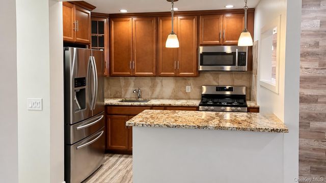 12 McKibbin Court, Brooklyn, NY 11206