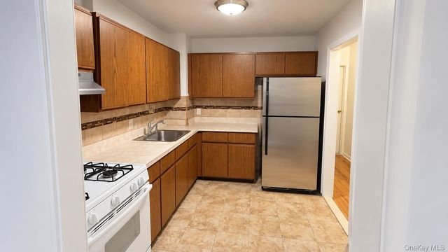 12 McKibbin Court, Brooklyn, NY 11206