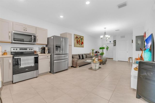 504 NE 1st Dr, Florida City, FL 33034