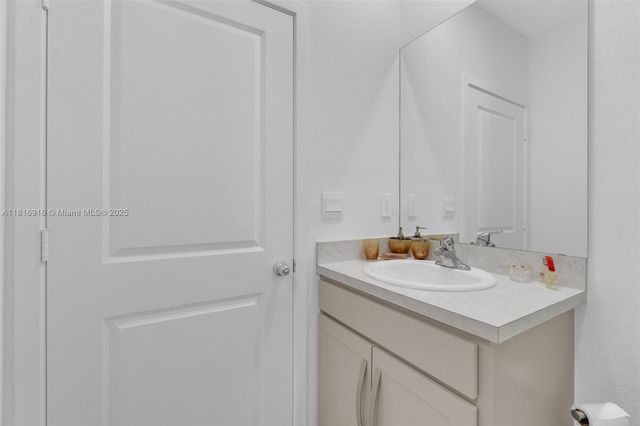504 NE 1st Dr, Florida City, FL 33034