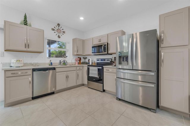 504 NE 1st Dr, Florida City, FL 33034