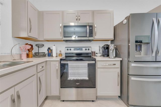 504 NE 1st Dr, Florida City, FL 33034