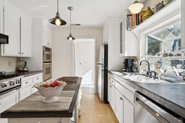 257 Perkins St, Sonoma, CA 95476